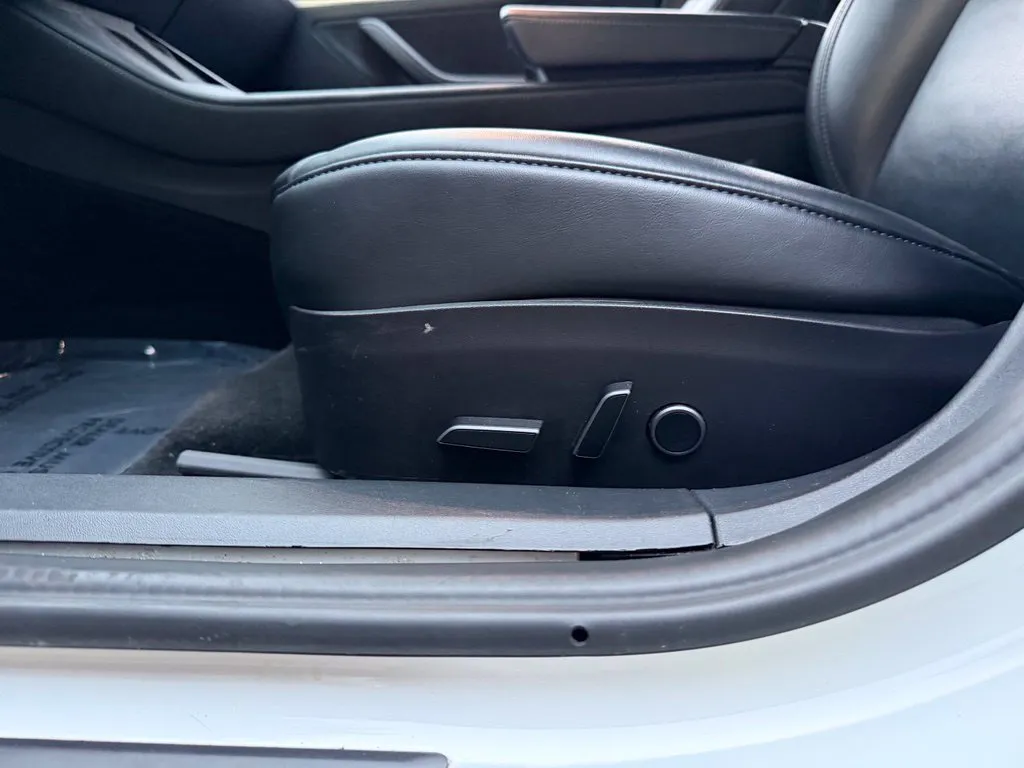 Tesla Model 3 photo 26