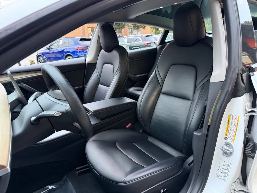 Tesla Model 3 photo 25