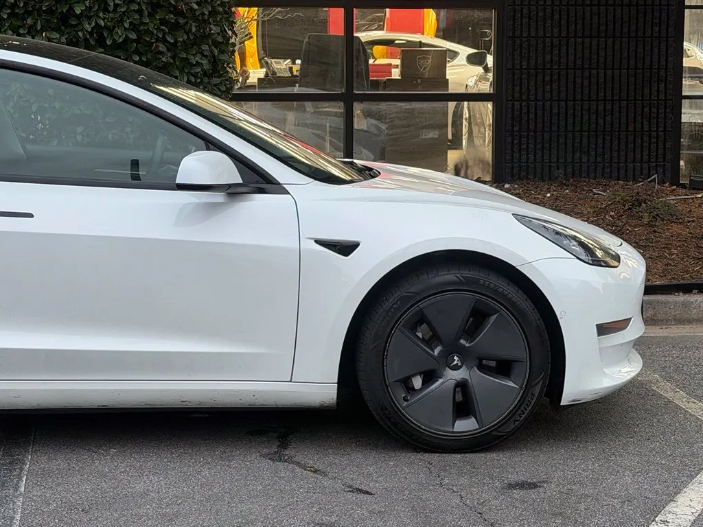 Tesla Model 3 photo 22