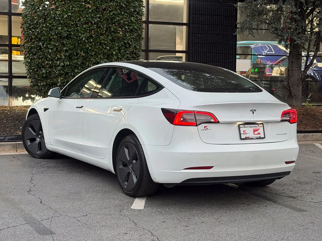 Tesla Model 3 photo 18