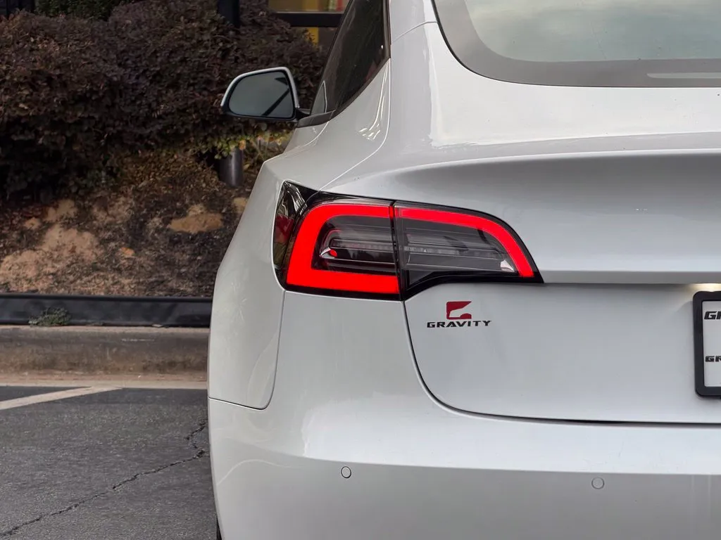 Tesla Model 3 photo 15