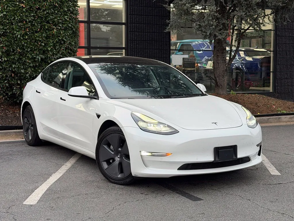 Tesla Model 3 photo 7