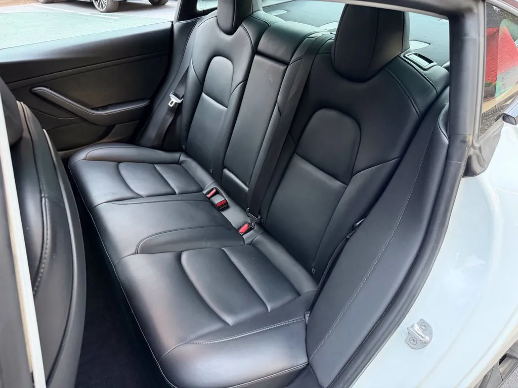 Tesla Model 3 photo 30