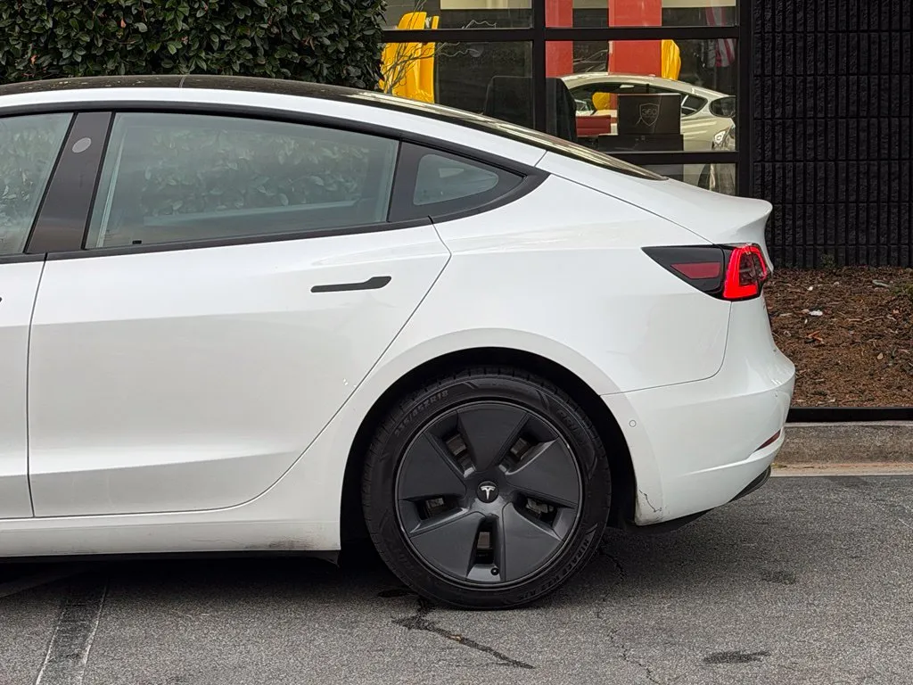 Tesla Model 3 photo 11