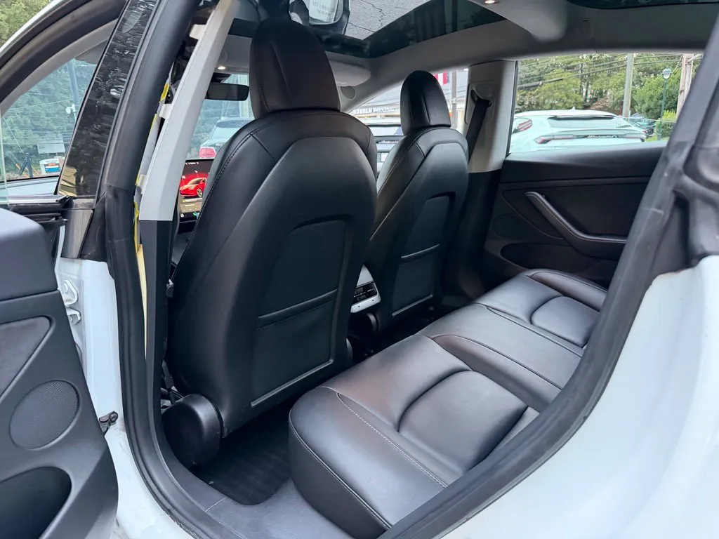 Tesla Model 3 photo 29