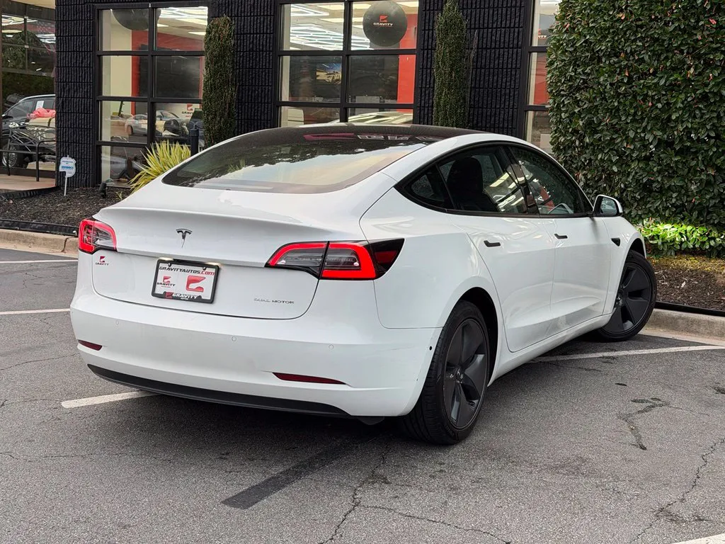 Tesla Model 3 photo 12