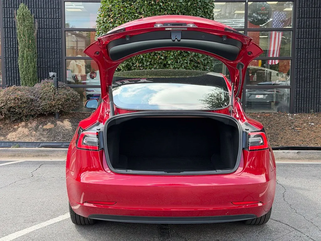 Tesla Model 3 photo 17