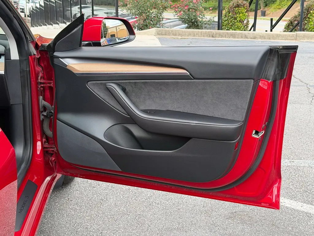 Tesla Model 3 photo 36