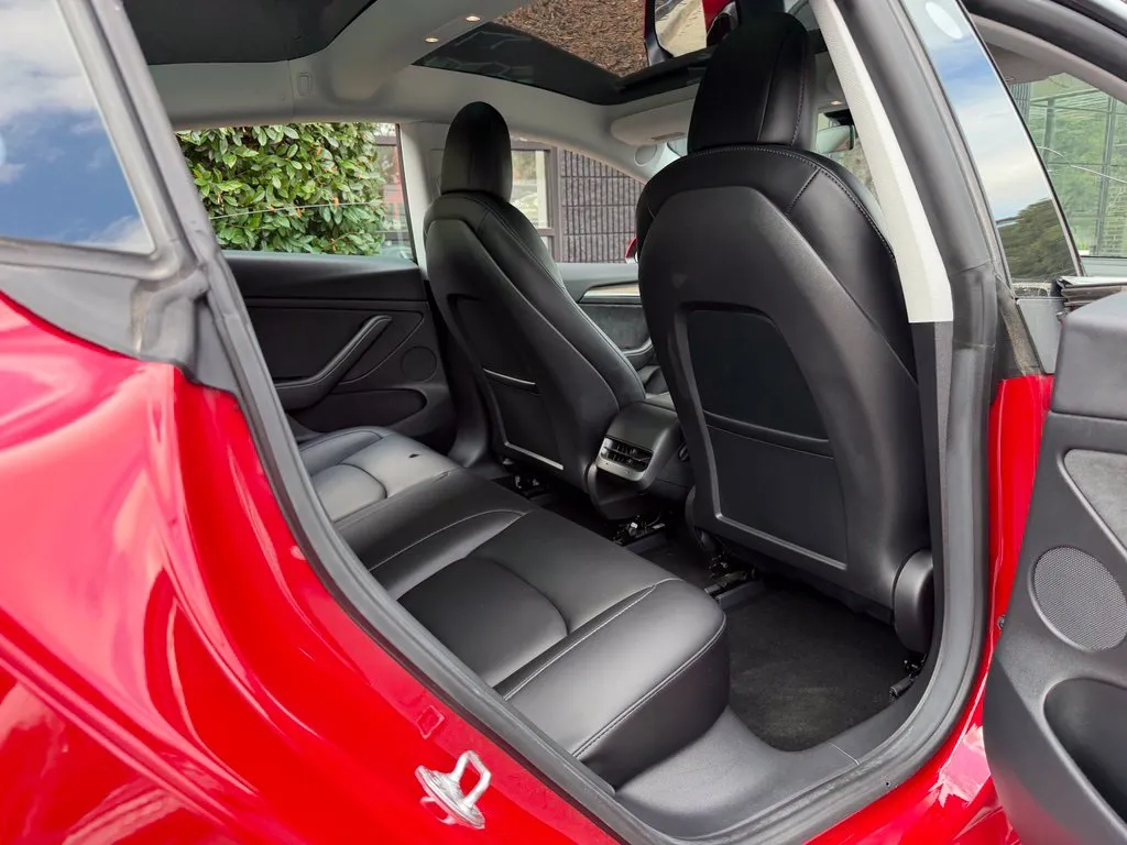 Tesla Model 3 photo 38