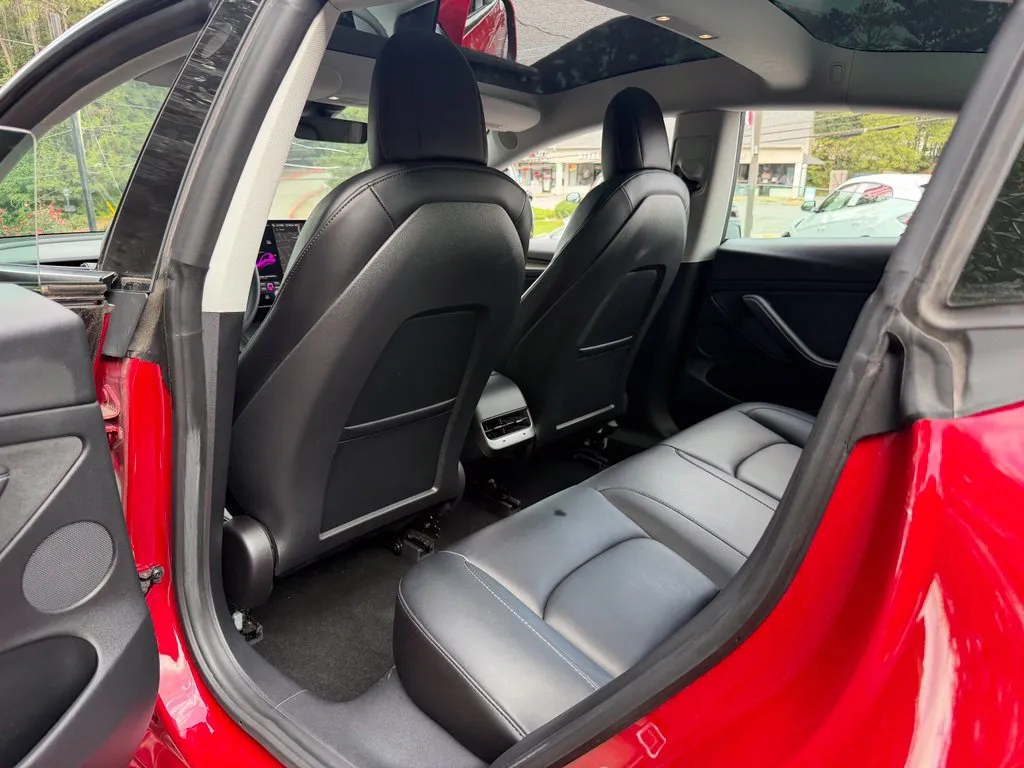 Tesla Model 3 photo 30