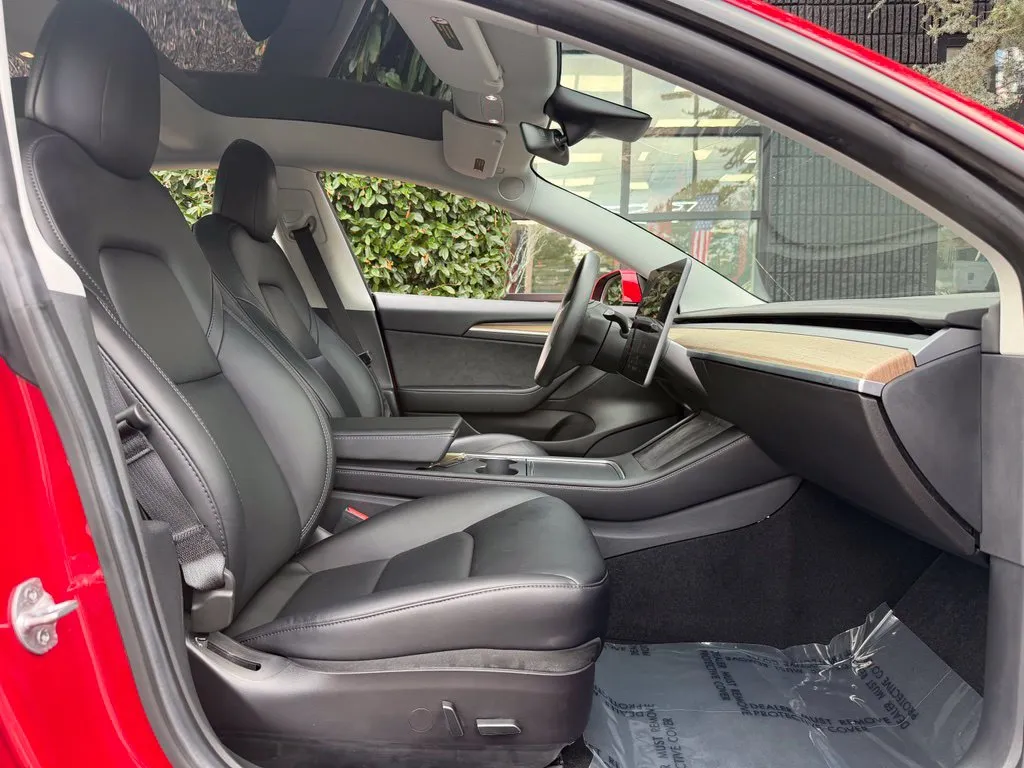 Tesla Model 3 photo 33