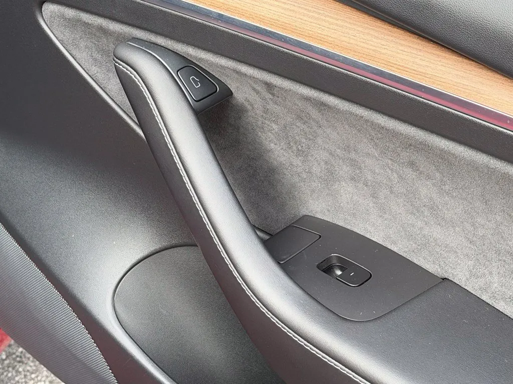 Tesla Model 3 photo 37