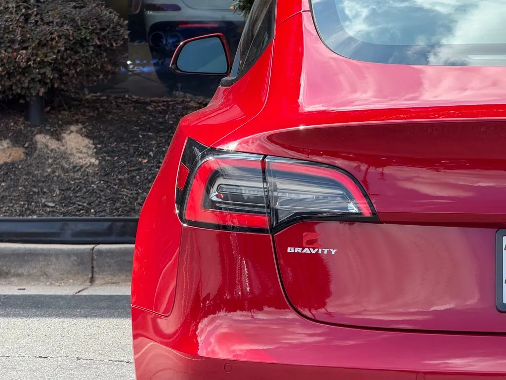 Tesla Model 3 photo 15