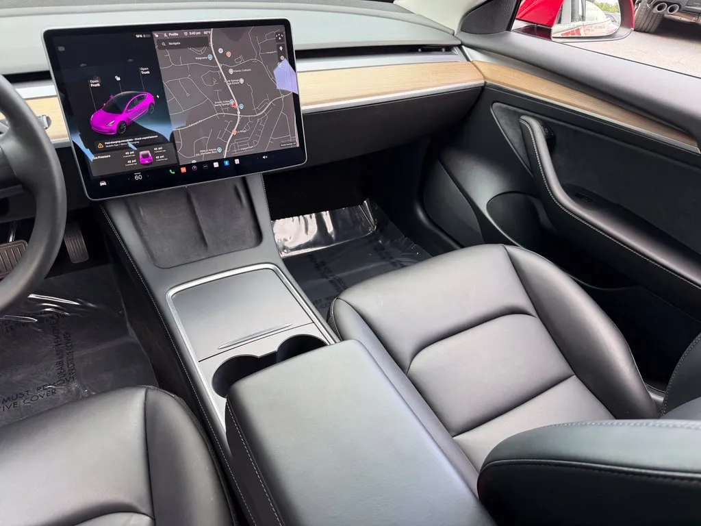 Tesla Model 3 photo 42