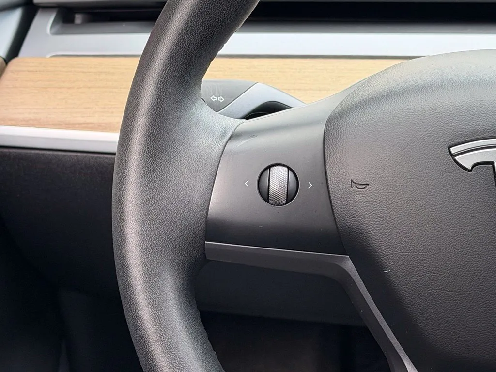 Tesla Model 3 photo 44