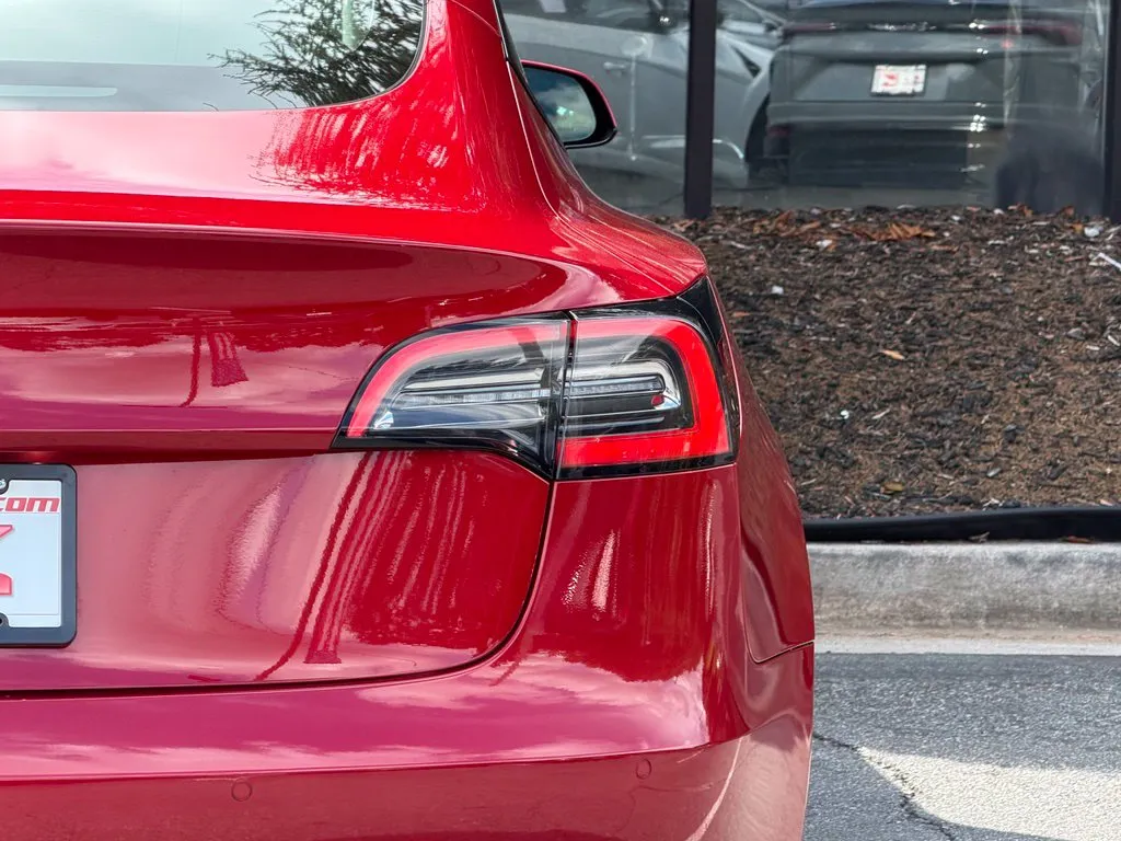 Tesla Model 3 photo 16
