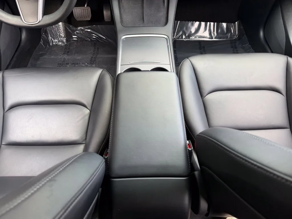 Tesla Model 3 photo 47