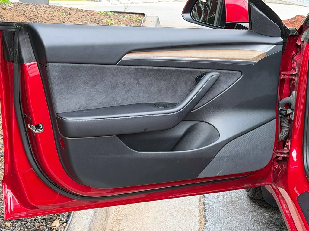 Tesla Model 3 photo 28
