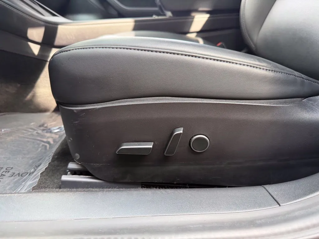 Tesla Model 3 photo 27