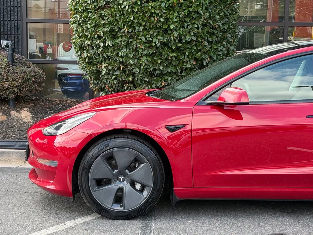 Tesla Model 3 photo 10