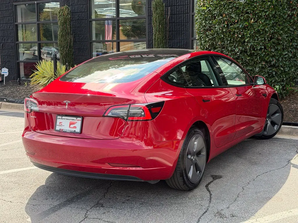 Tesla Model 3 photo 12
