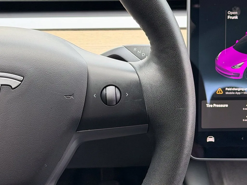 Tesla Model 3 photo 45