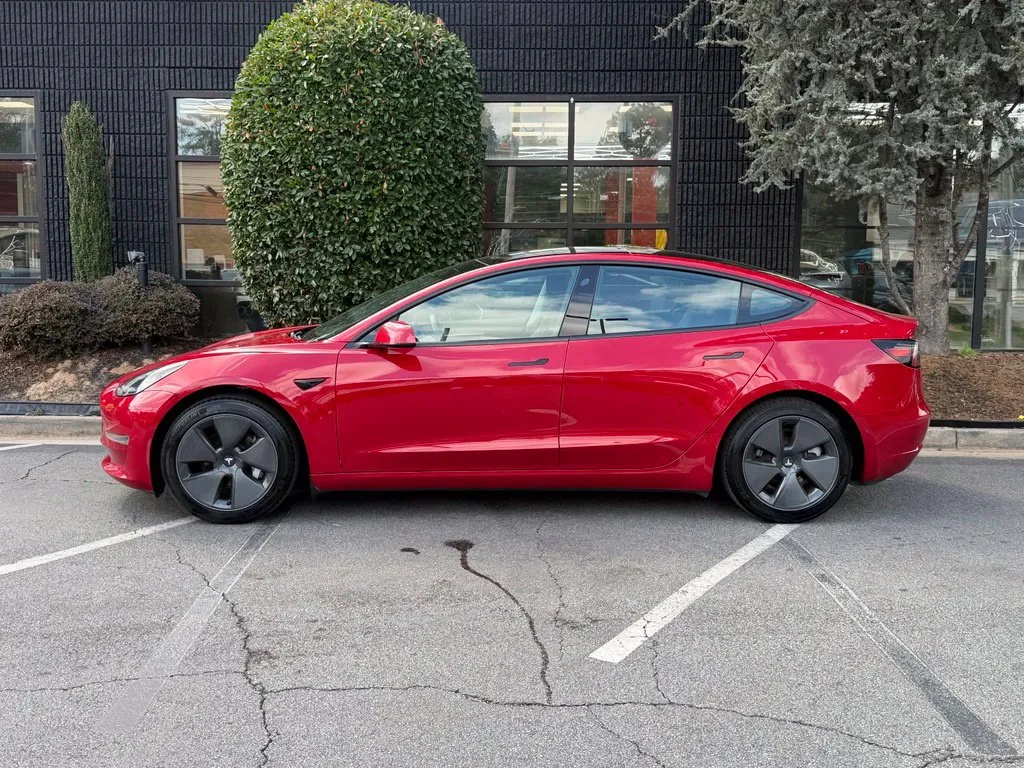 Tesla Model 3 photo 9