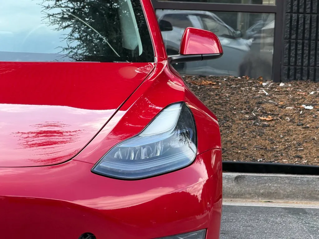 Tesla Model 3 photo 5