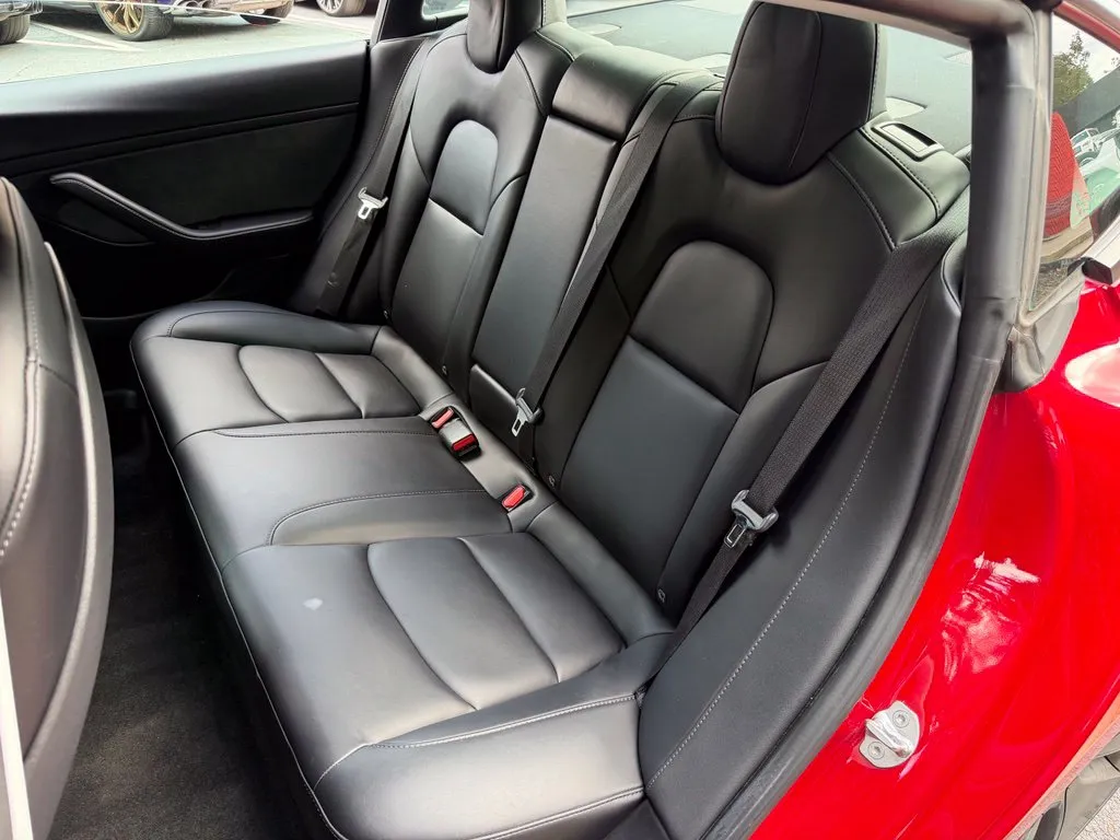 Tesla Model 3 photo 31