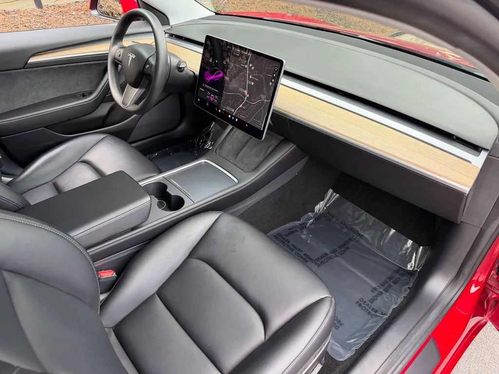 Tesla Model 3 photo 32