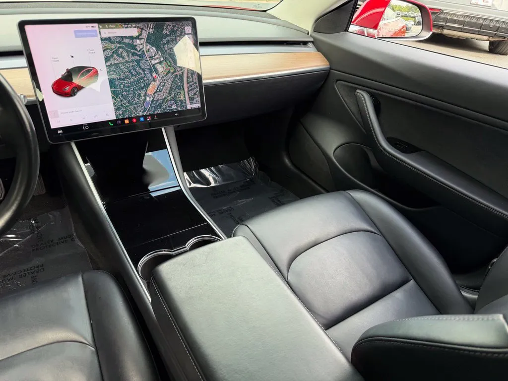 Tesla Model 3 photo 42