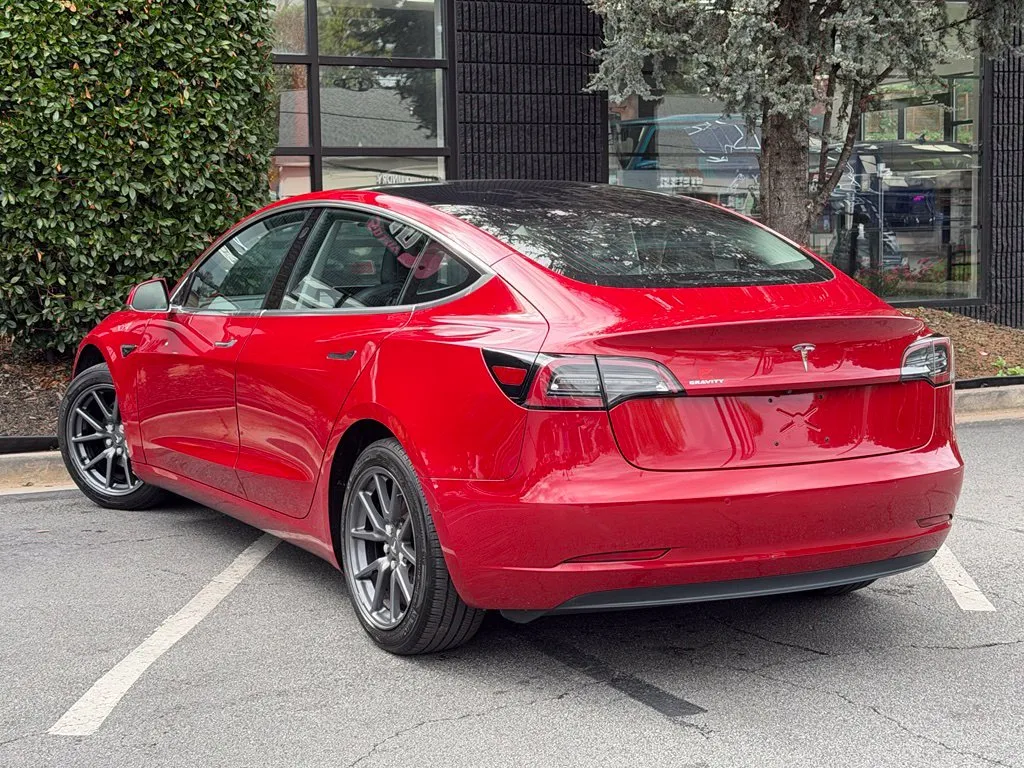 Tesla Model 3 photo 19