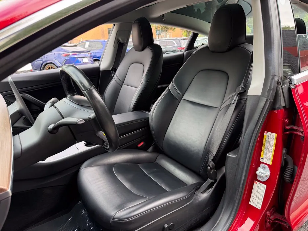 Tesla Model 3 photo 26