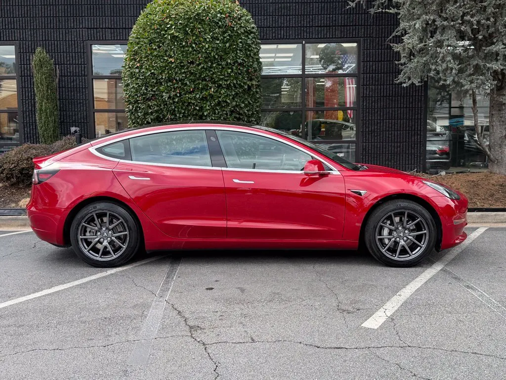 Tesla Model 3 photo 21