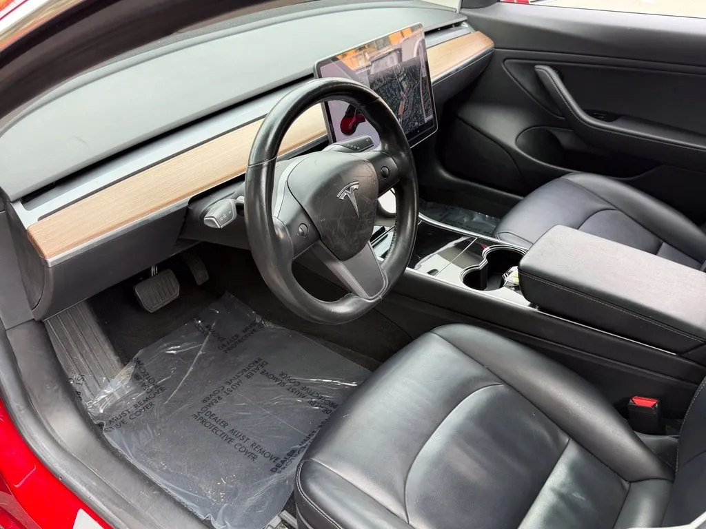 Tesla Model 3 photo 24