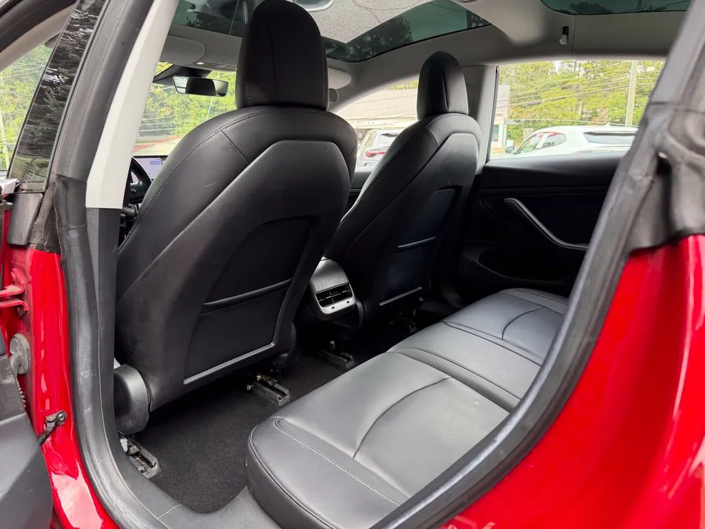 Tesla Model 3 photo 30