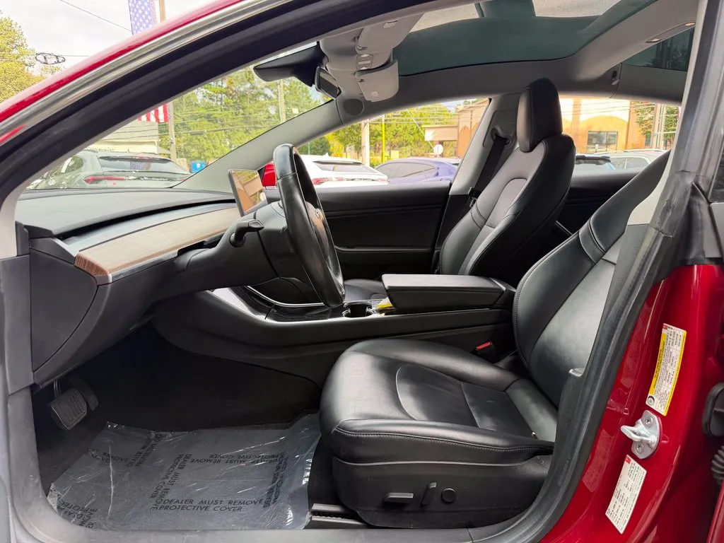 Tesla Model 3 photo 25