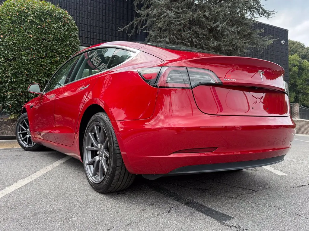 Tesla Model 3 photo 20