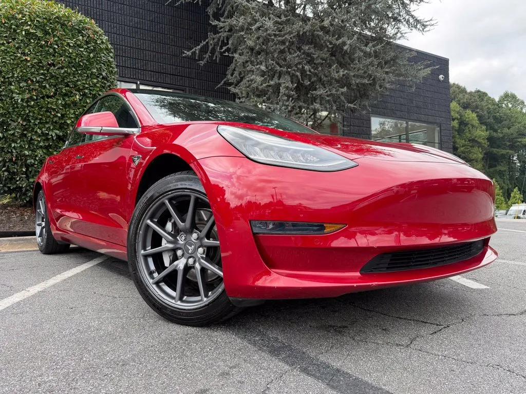Tesla Model 3 photo 8