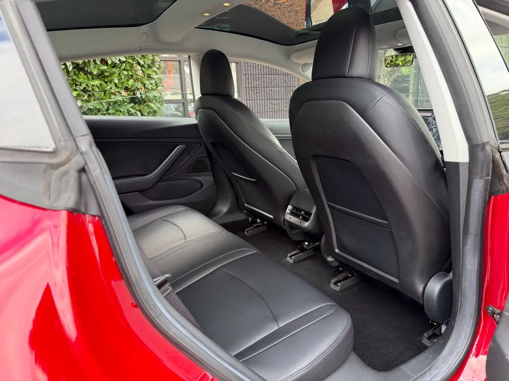 Tesla Model 3 photo 38