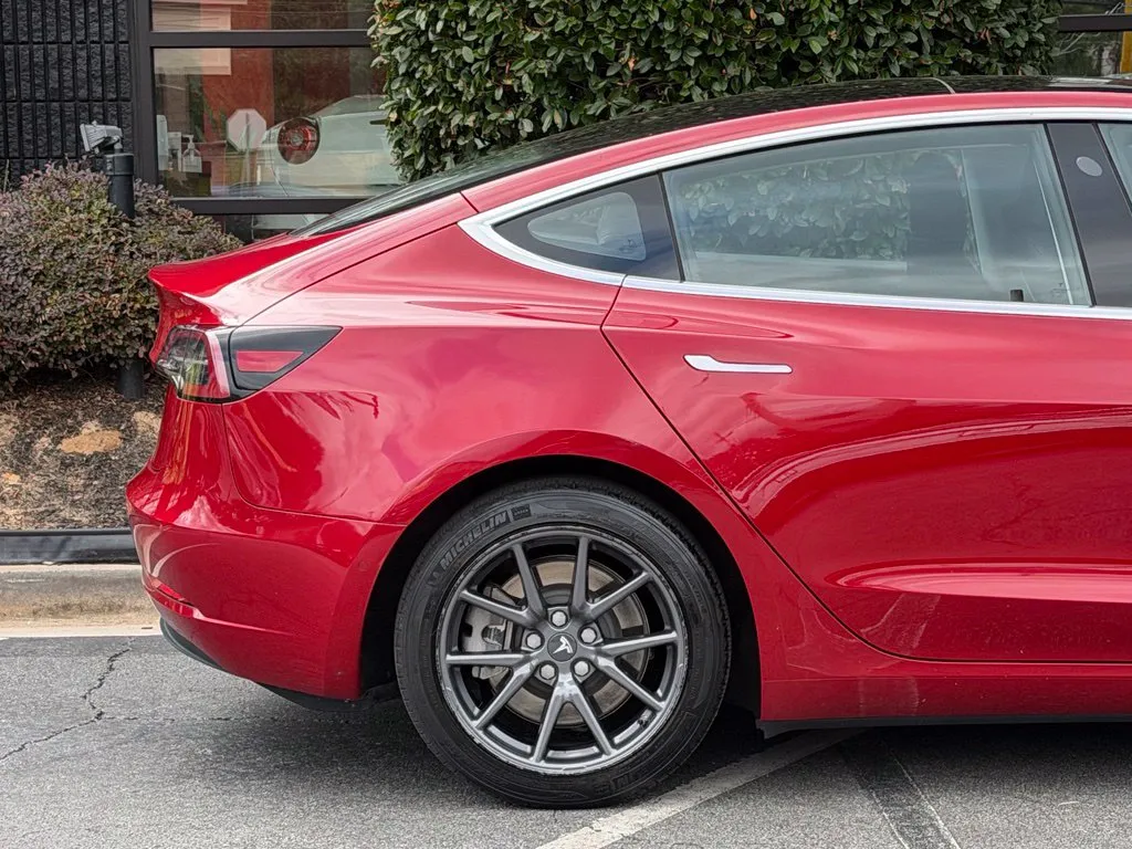 Tesla Model 3 photo 22