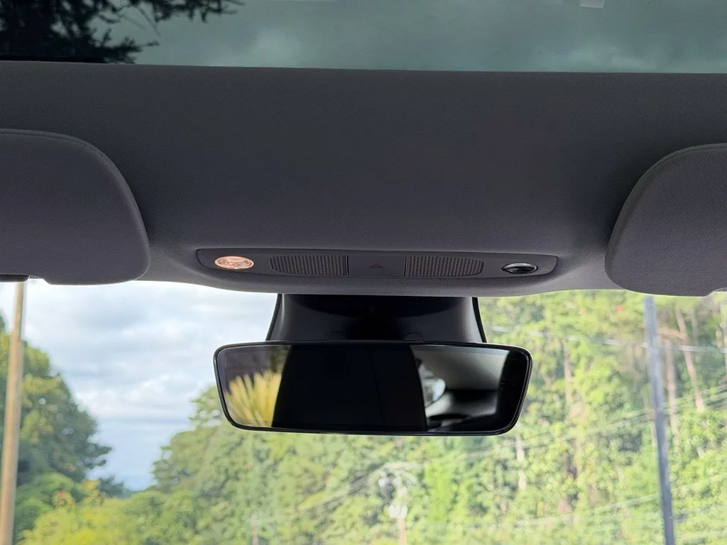 Tesla Model 3 photo 48