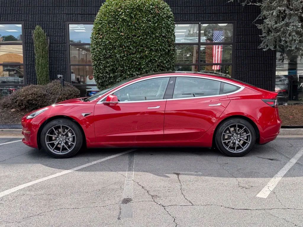 Tesla Model 3 photo 9