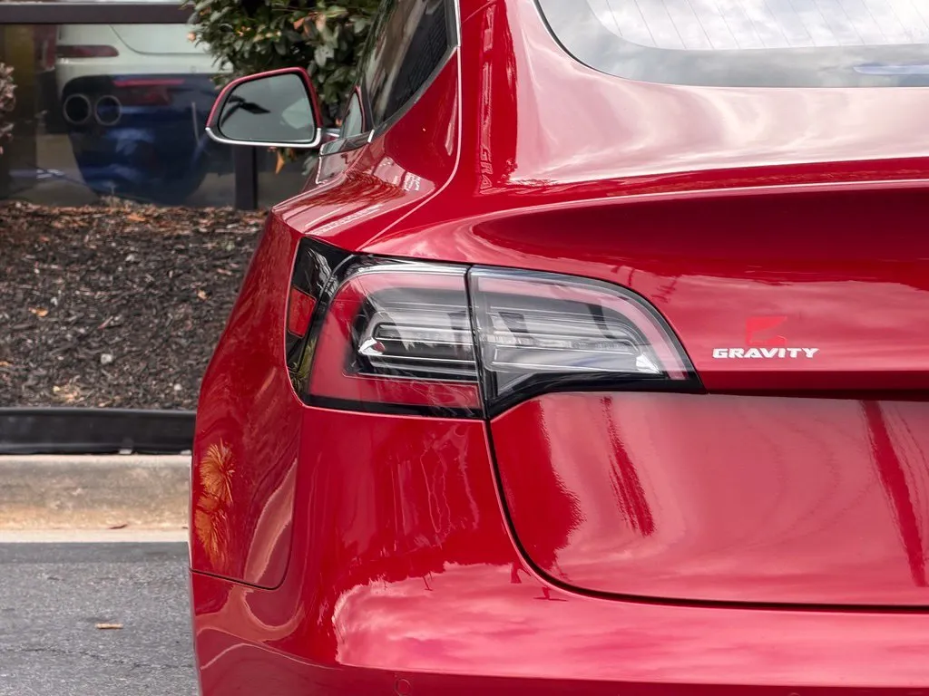 Tesla Model 3 photo 15