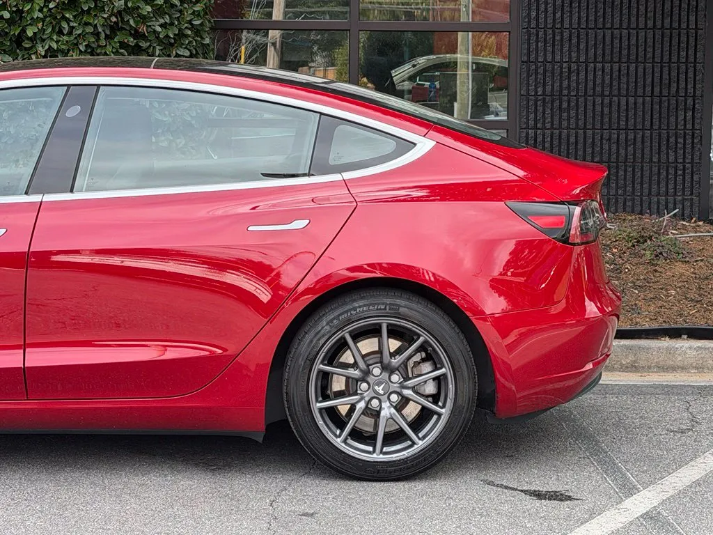 Tesla Model 3 photo 11