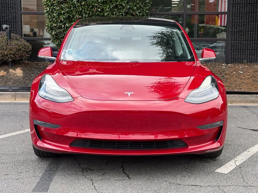 Tesla Model 3 photo 3