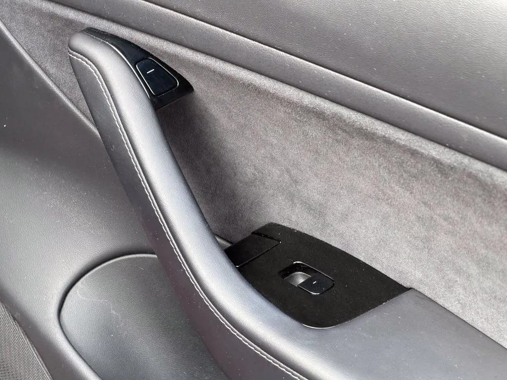 Tesla Model 3 photo 37