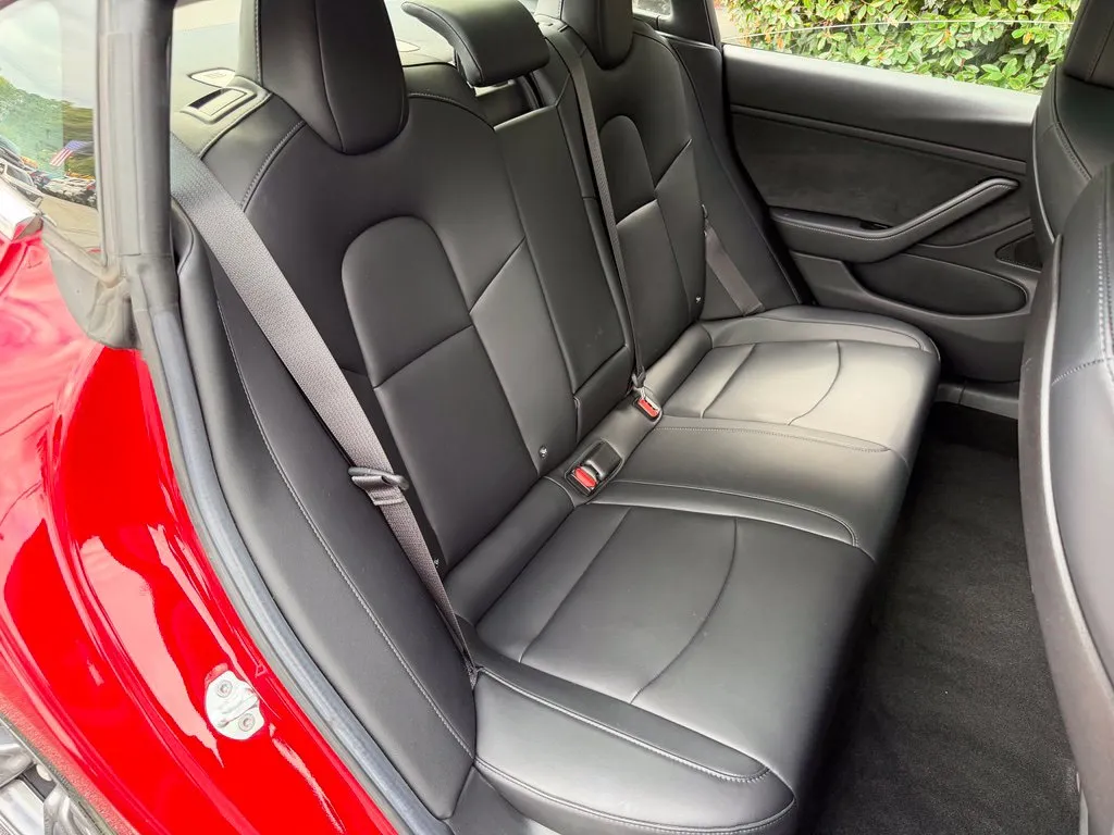 Tesla Model 3 photo 39