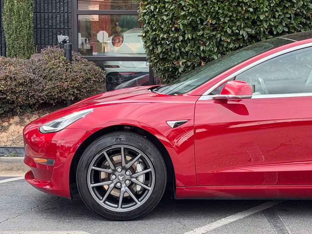 Tesla Model 3 photo 10