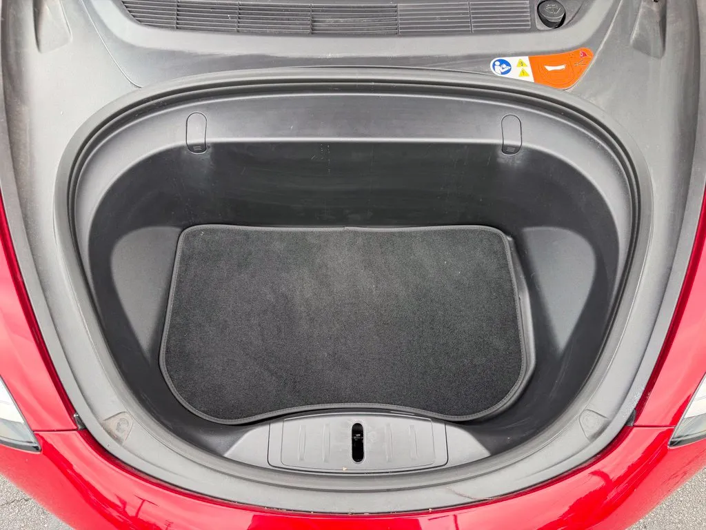 Tesla Model 3 photo 6